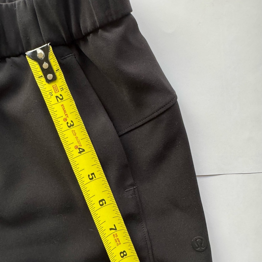 lululemon athletica On The Fly Women's Black Athletic Shorts 2.5” - Picture 10 of 11